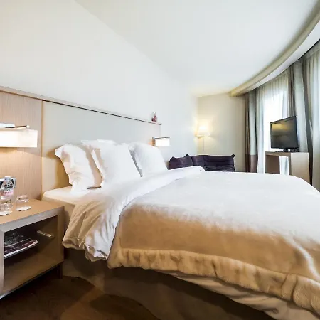 Hotel Le Pre Carre 4*